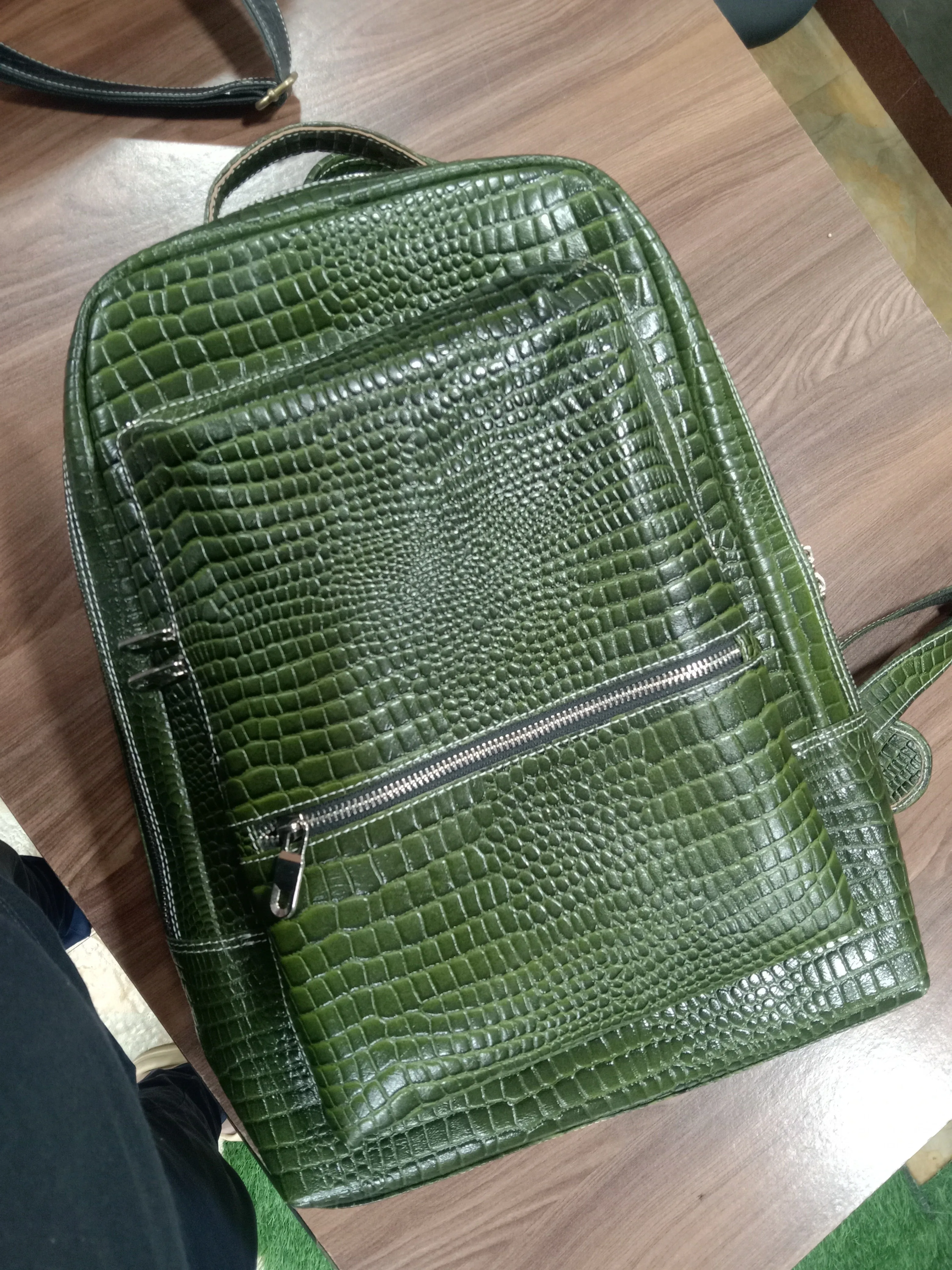 Gyro Premium Pure Leather Backpack Bags Green for Men and Women