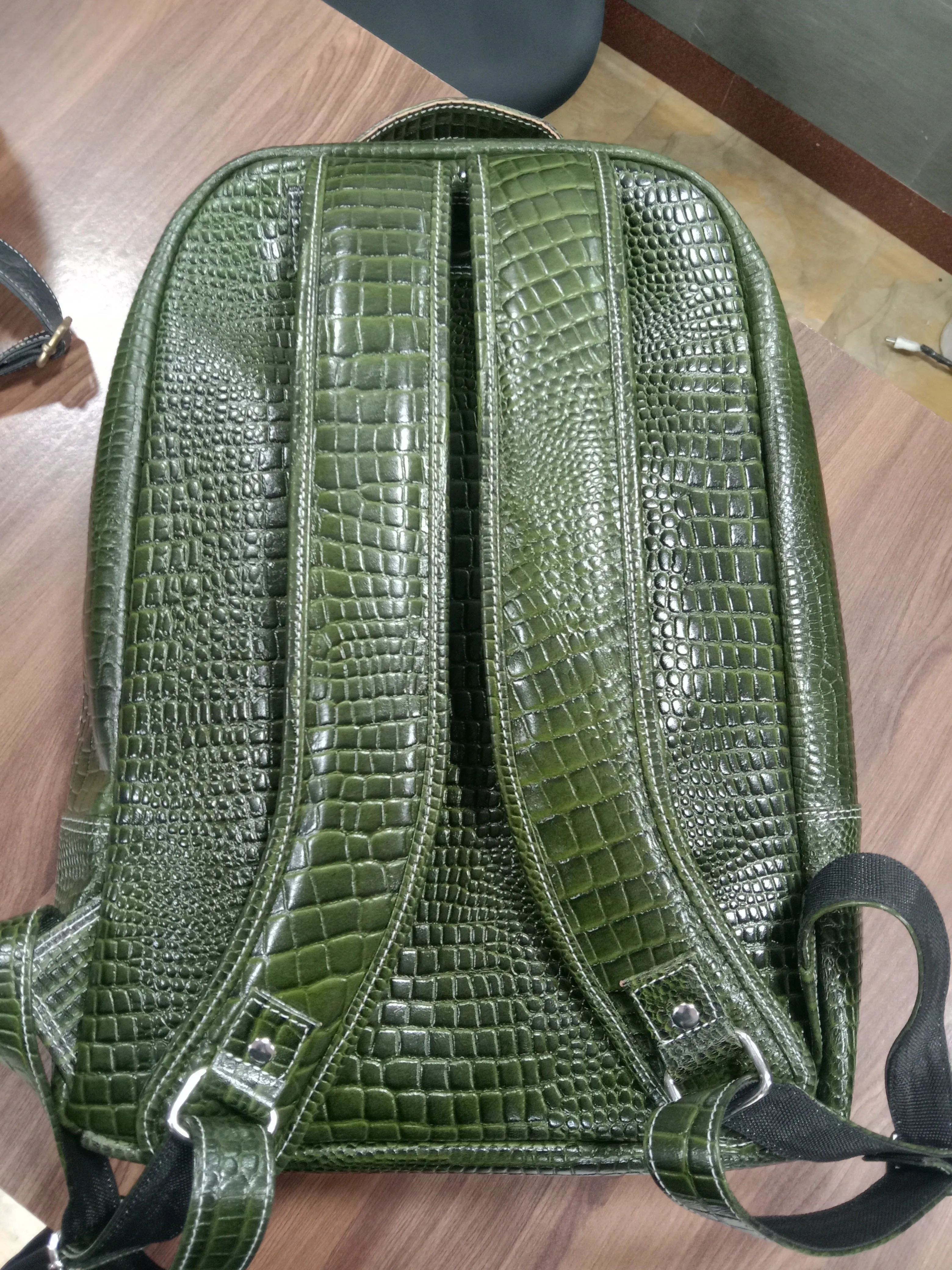 Gyro Premium Pure Leather Backpack Bags Green for Men and Women